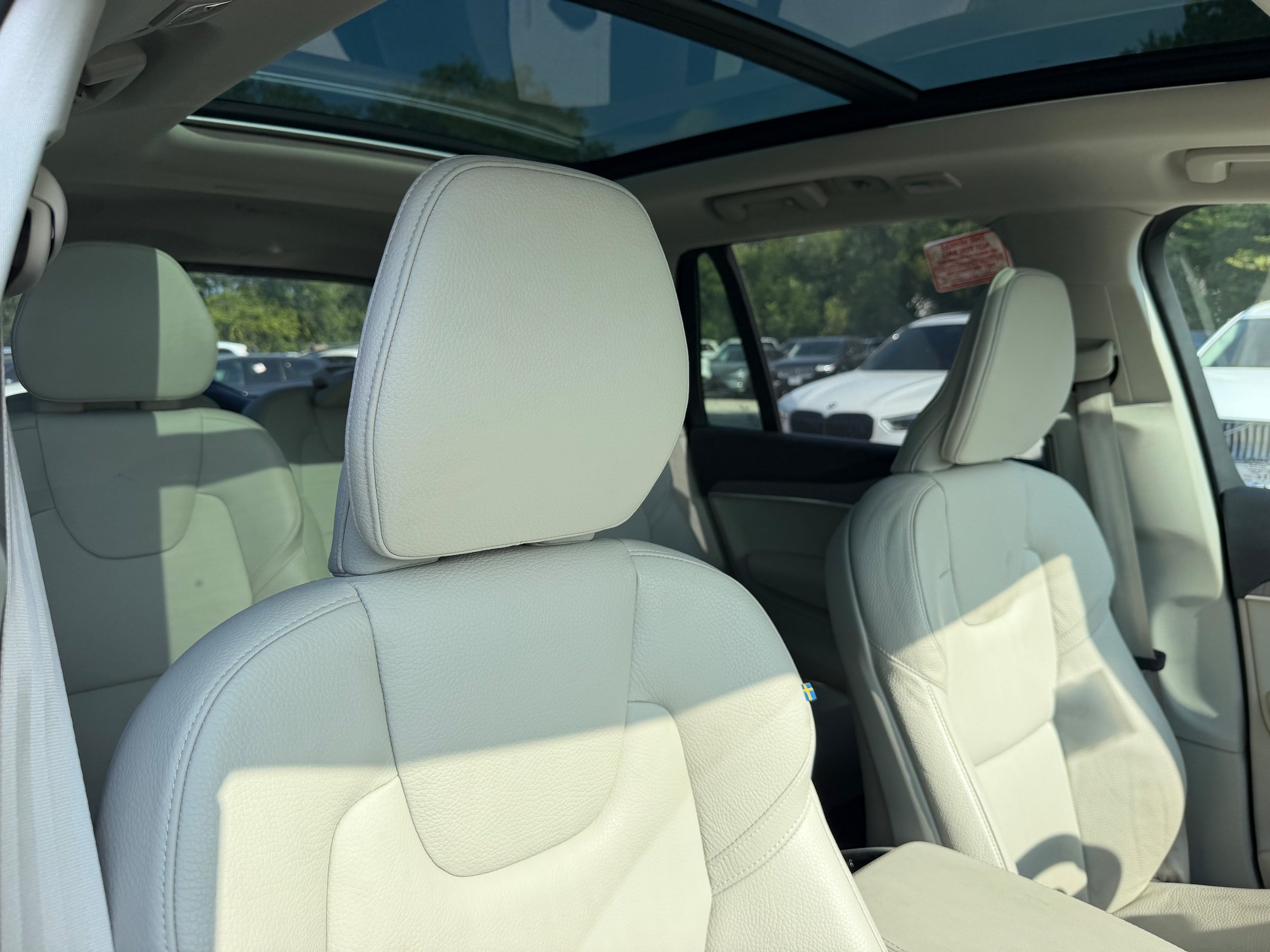 Certified 2025 Volvo XC90 T8 Plus w/ Protection Package AWD/4WD image 9