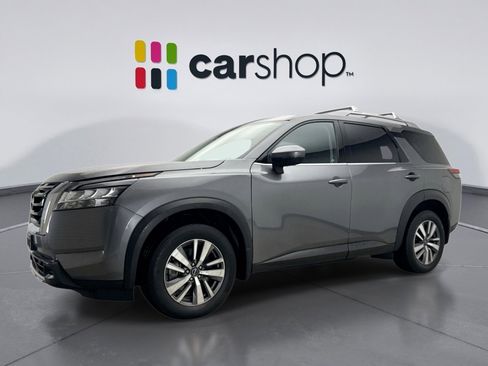 Used 2023 Nissan Pathfinder SL image 1