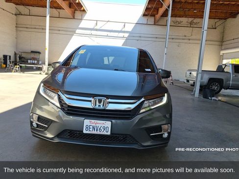 Used 2018 Honda Odyssey Elite image 2