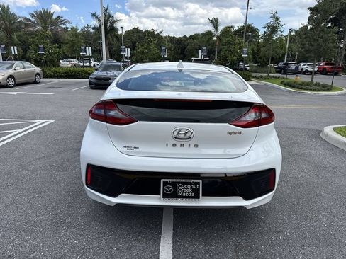 Used 2019 Hyundai Ioniq Limited FWD image 2