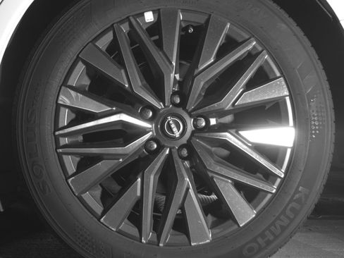 Used 2025 Nissan Altima 2.5 SV FWD image 14