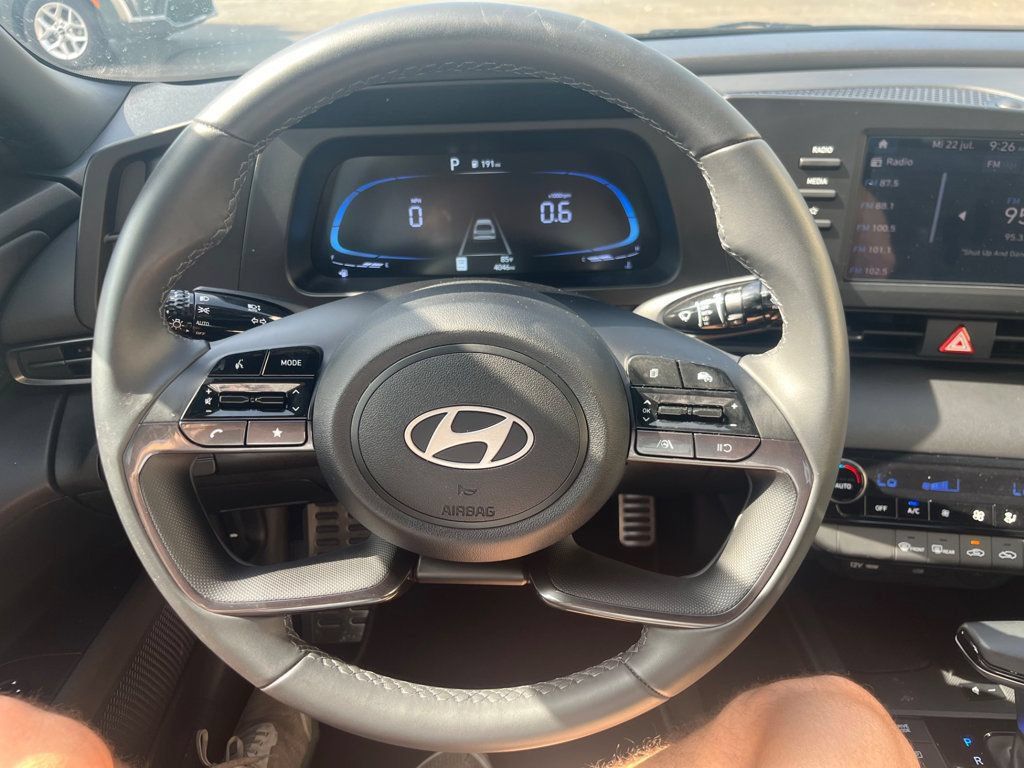 Used 2025 Hyundai Elantra Sport FWD image 14