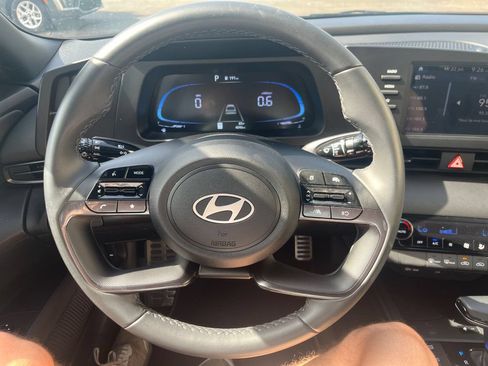 Used 2025 Hyundai Elantra Sport FWD image 14