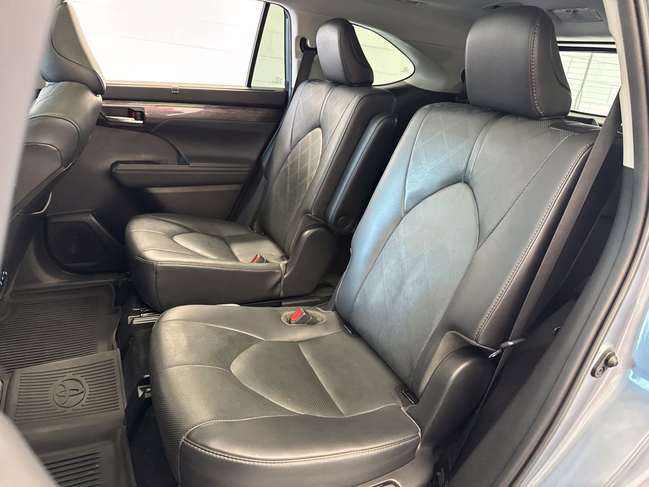 Certified 2021 Toyota Highlander Platinum AWD/4WD image 40