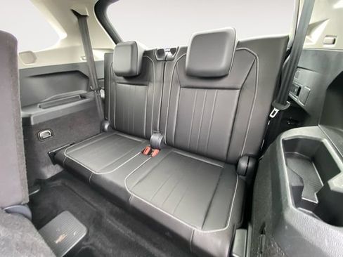 Used 2023 Volkswagen Tiguan SE FWD image 17