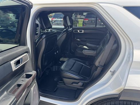 Used 2020 Ford Explorer XLT w/ Equipment Group 202A AWD/4WD image 15