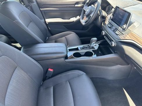 Used 2024 Nissan Altima 2.5 SV FWD image 11