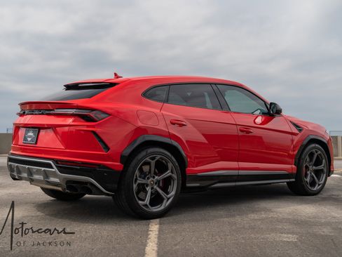 Used 2019 Lamborghini Urus AWD/4WD image 4