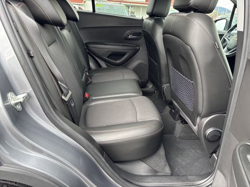 Used 2020 Chevrolet Trax LT w/ LT Convenience Package image 17