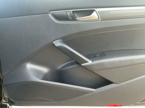 Used 2017 Volkswagen Passat 1.8T R-Line image 16