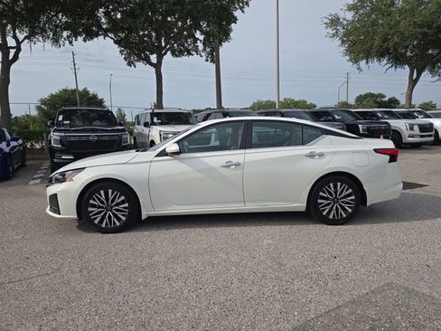 Certified 2024 Nissan Altima 2.5 SV w/ SV Premium Package FWD image 5