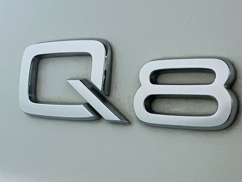 Used 2022 Audi Q8 Prestige image 10