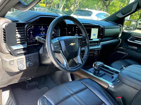 Used 2024 Chevrolet Silverado 1500 High Country w/ Technology Package AWD/4WD image 18