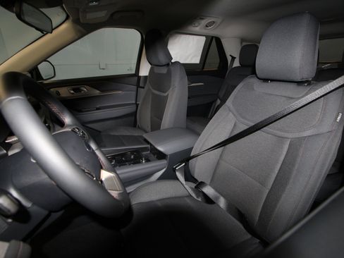 New 2026 Ford Explorer Active image 3