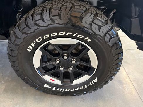 Used 2022 Jeep Wrangler Unlimited Rubicon w/ LED Lighting Group AWD/4WD image 38
