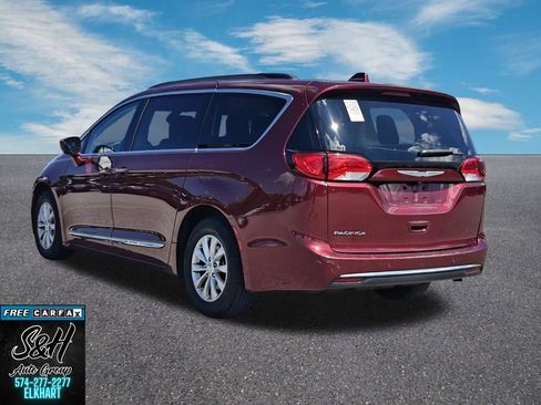 Used 2017 Chrysler Pacifica Touring-L FWD image 14