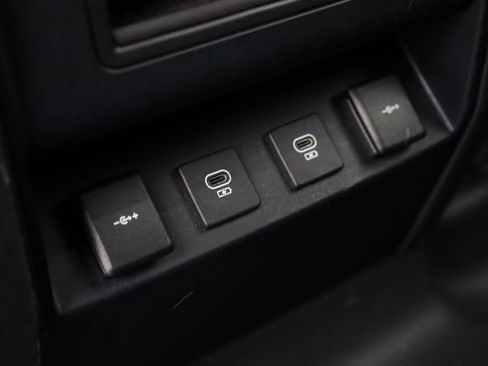 Used 2021 Land Rover Defender 110 image 23