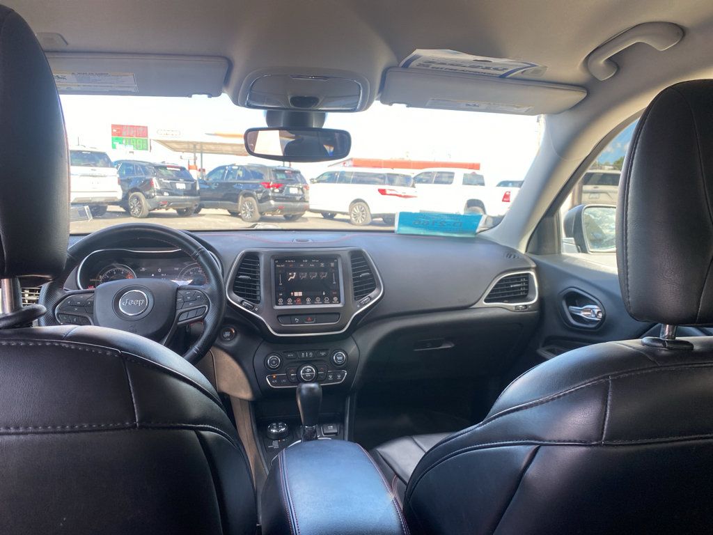 Used 2019 Jeep Cherokee Trailhawk AWD/4WD image 11