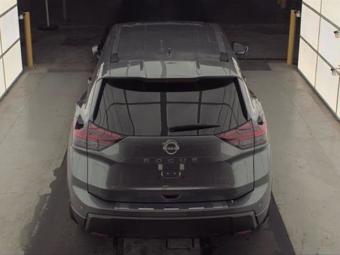Used 2024 Nissan Rogue SV image 10