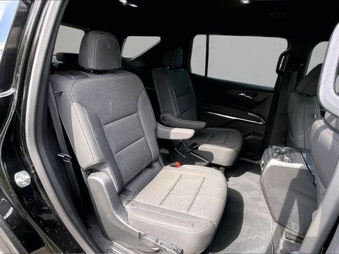 Used 2025 Chevrolet Traverse LT FWD image 29