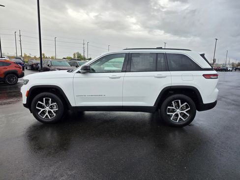 Used 2024 Jeep Grand Cherokee Limited image 5
