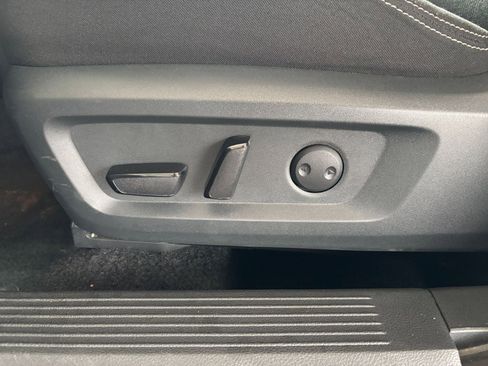 Used 2025 Nissan Rogue SV FWD image 22