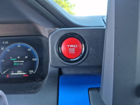 Certified 2025 Toyota Tacoma TRD Off-Road AWD/4WD image 33