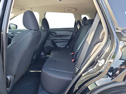 Used 2025 Nissan Rogue S FWD image 11