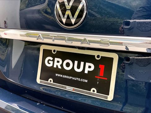 Used 2023 Volkswagen Atlas SE w/ Panoramic Sunroof Package image 9