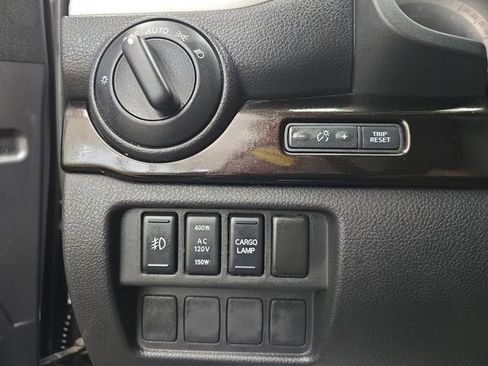 Used 2017 Nissan Titan SV image 30