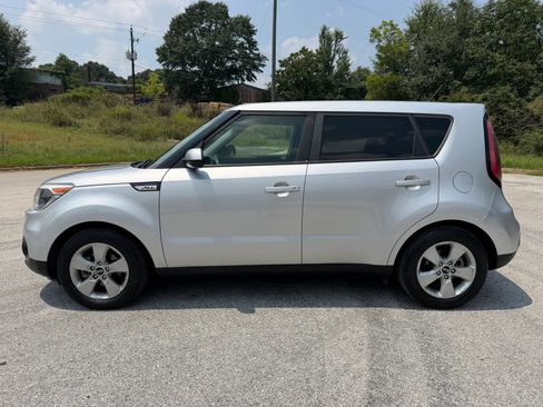Used 2018 Kia Soul FWD image 2
