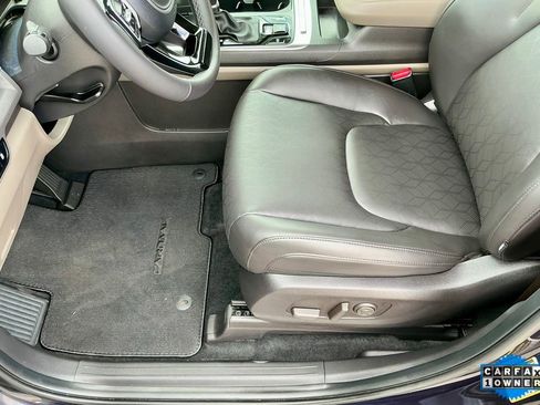 Used 2025 Kia Carnival EX image 41