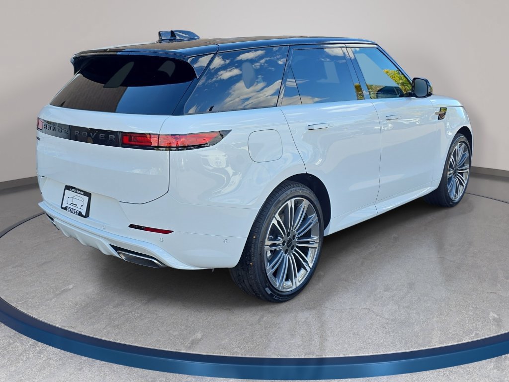 New 2027 Land Rover Range Rover Sport Dynamic SE AWD/4WD image 3