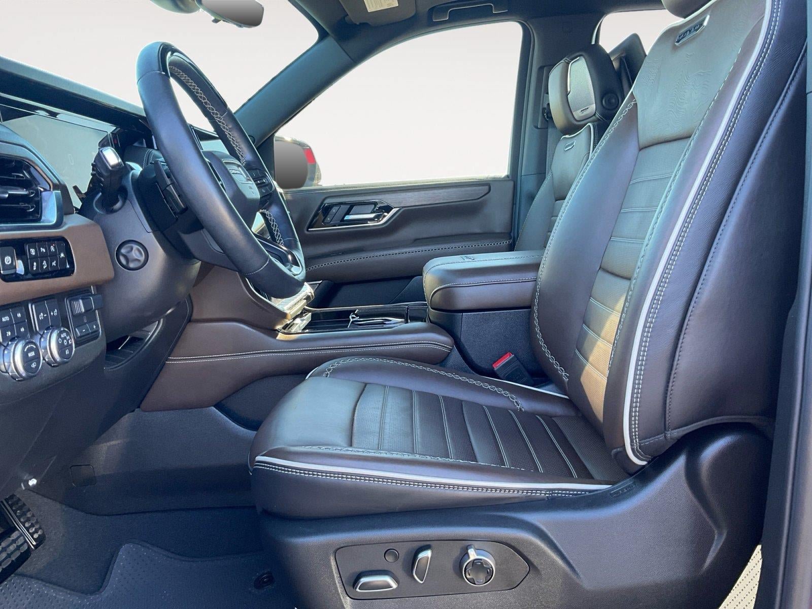 Certified 2025 GMC Yukon Denali Ultimate AWD/4WD image 9