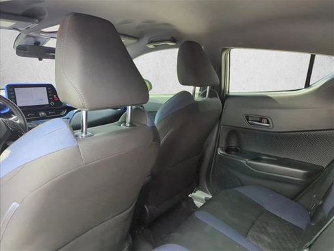Used 2020 Toyota C-HR XLE FWD image 17