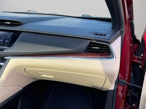 Used 2017 Cadillac XT5 Luxury w/ Driver Awareness Package image 22