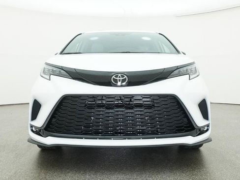 New 2026 Toyota Sienna XSE FWD image 22