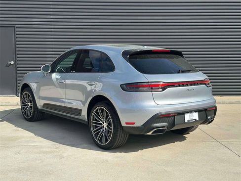 Used 2025 Porsche Macan image 3