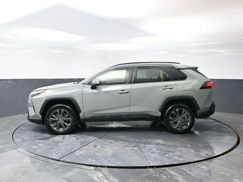 Used 2023 Toyota RAV4 XLE Premium image 11