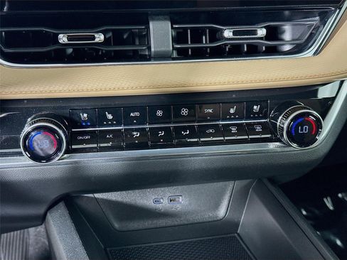 Certified 2025 Chevrolet Equinox ACTIV w/ Safety and Technology Package AWD/4WD image 18