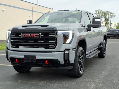 Used 2024 GMC Sierra 2500 AT4 w/ AT4 Preferred Package image 2