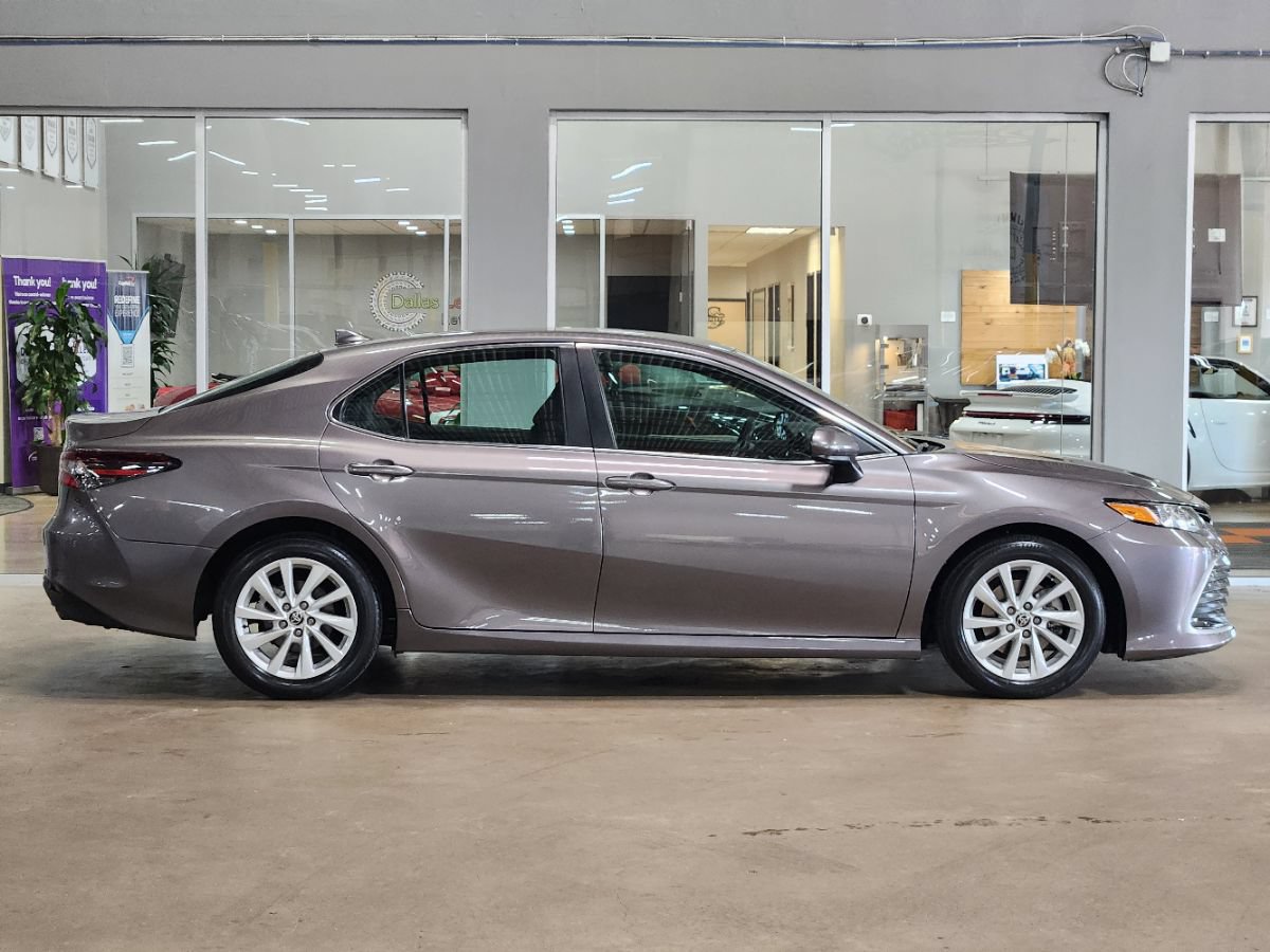 Used 2022 Toyota Camry LE FWD image 5