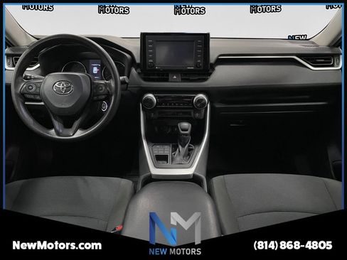 Used 2022 Toyota RAV4 LE AWD/4WD image 10