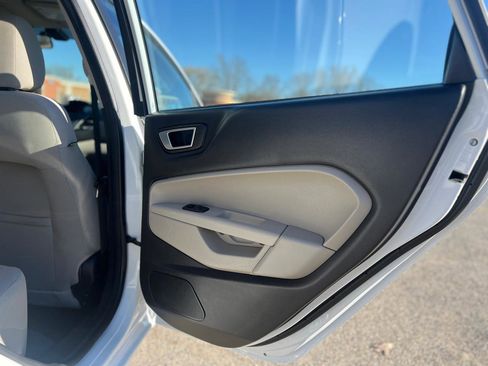 Used 2015 Ford Fiesta SE image 30