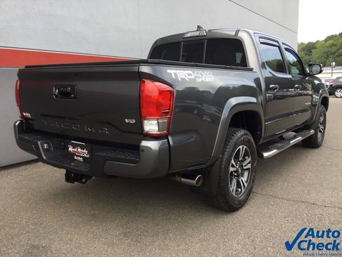 Used 2016 Toyota Tacoma TRD Sport w/ Premium & Technology Package image 10