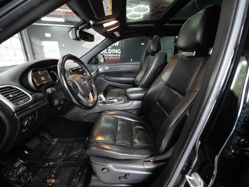 Used 2020 Jeep Grand Cherokee Limited w/ Luxury Group II image 9