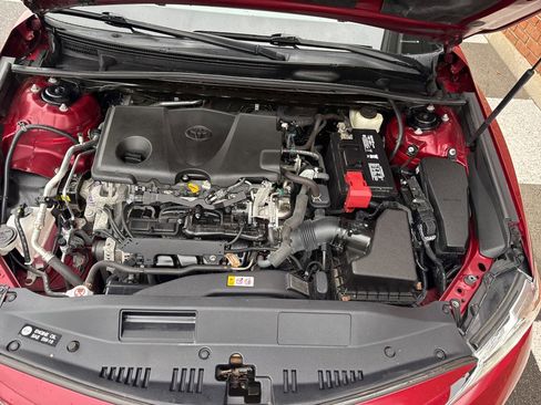 Used 2018 Toyota Camry XLE image 32