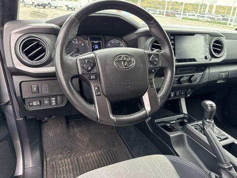 Used 2022 Toyota Tacoma TRD Off-Road w/ Technology Package image 8
