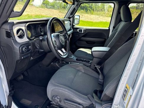 Used 2024 Jeep Wrangler Unlimited Sahara AWD/4WD image 13