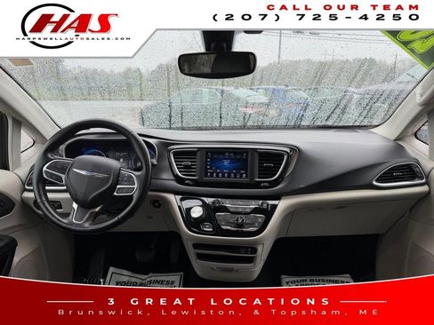 Used 2020 Chrysler Pacifica Touring-L FWD image 15